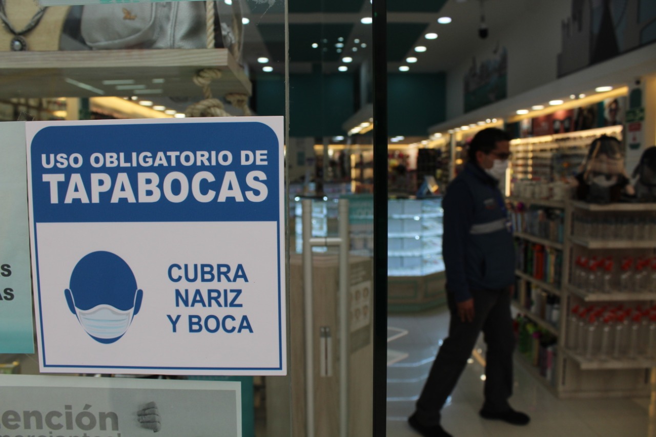 Para evitar el cierre de los establecimientos, los centros comerciales reforzaron los protocolos que exigen el uso obligatorio de tabapocas y el distanciamiento social entre los compradores y vendedores.