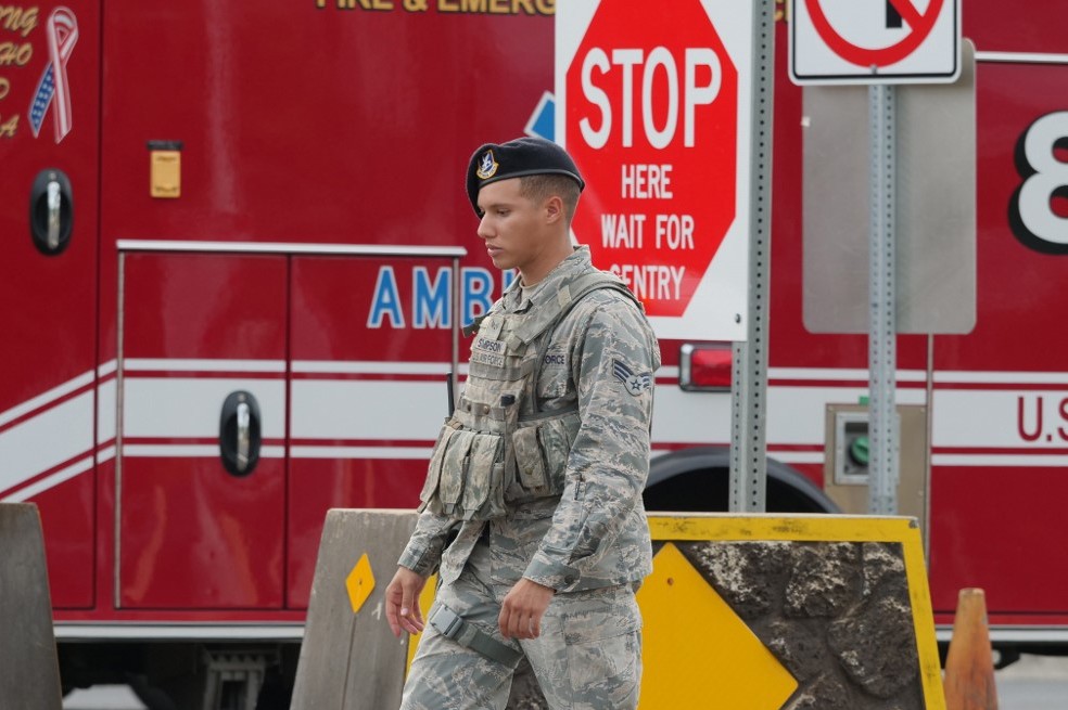 Militar mata a dos personas y luego se suicida en la base de Pearl Harbor en Hawái