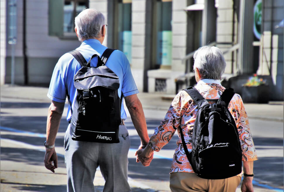 La población mundial sigue en aumento, pero es cada vez más vieja