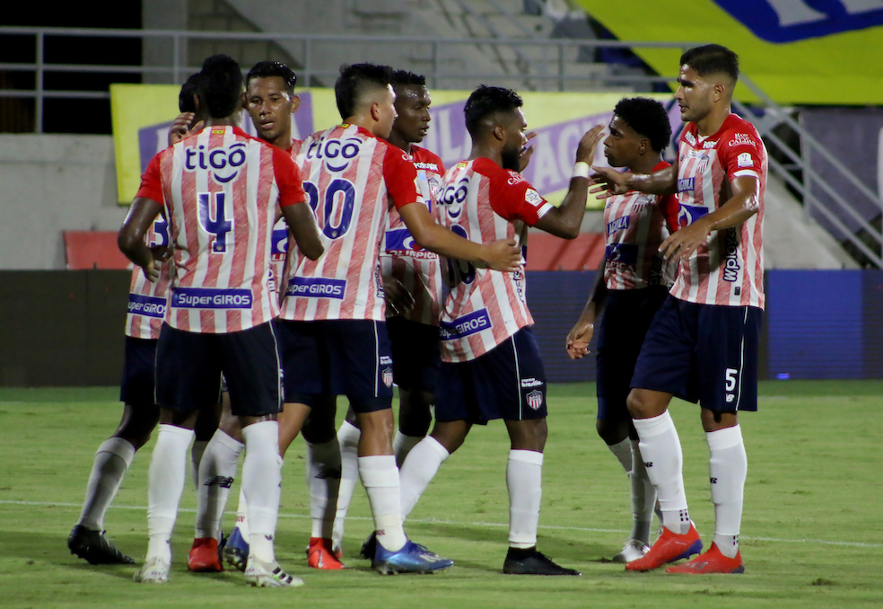 Júnior venció con un penalti en el último minuto a Águilas Doradas