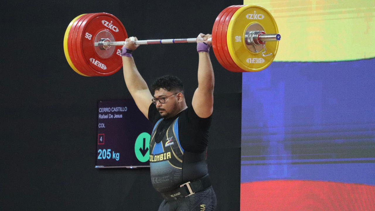 Rafael Cerro marcó un nuevo récord panamericano en levantamiento de pesas durante los Juegos Bolivarianos 2025.