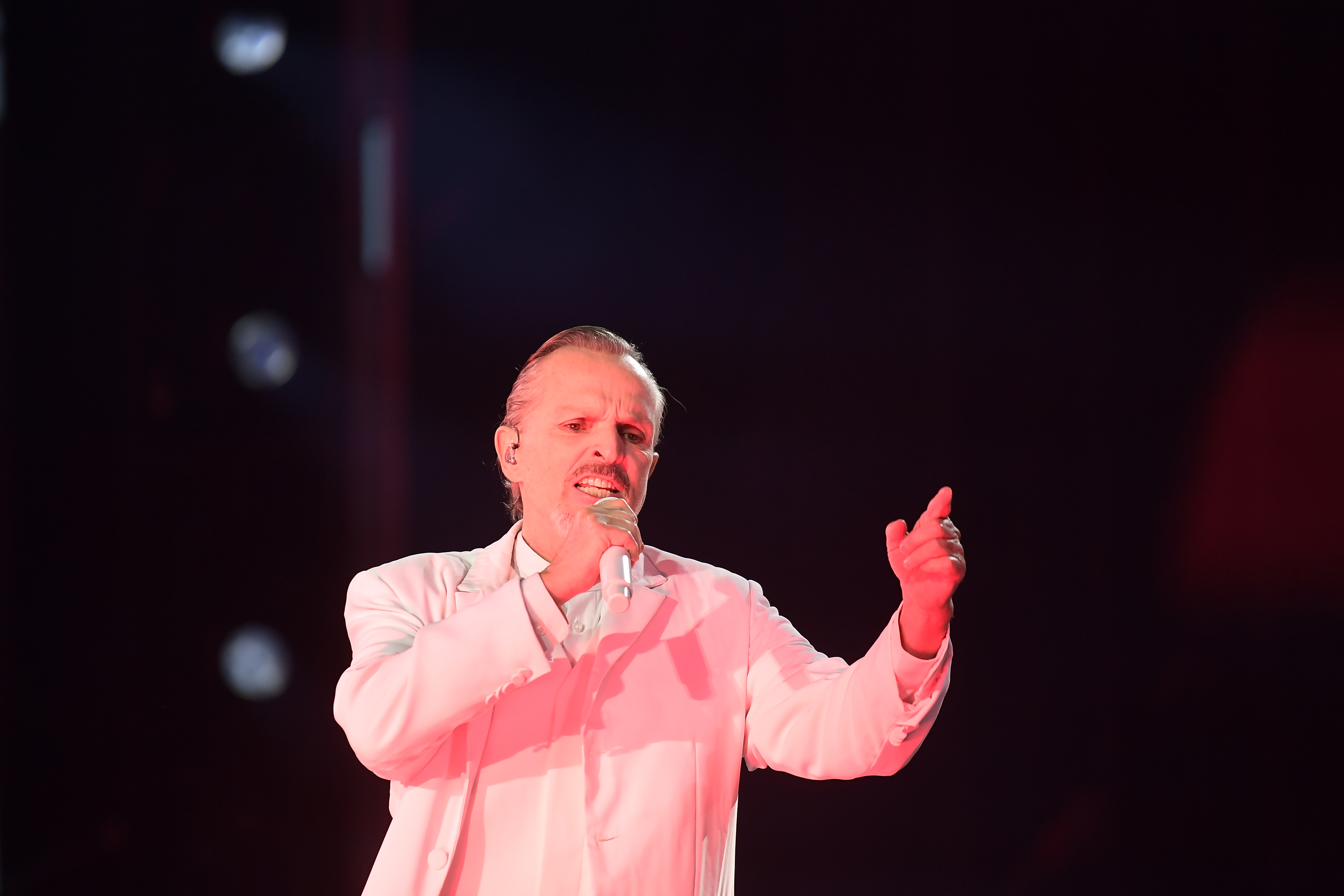 Miguel Bosé: edad, biografía, pareja y más del cantante que llegó a Colombia