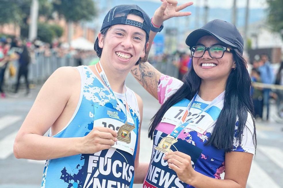 Camilo Sánchez, participante de ‘Survivor, la isla de los famosos’, no oculta su amor con Valeria, la joven que lo apoya desde lejos durante la competencia.