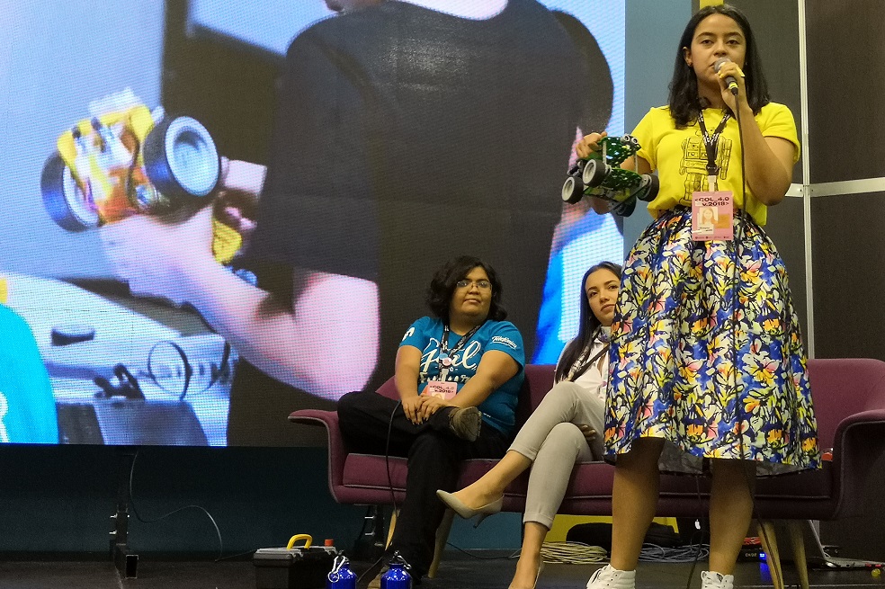 “La brecha comienza cuando a un niño le regalan un Lego y a una niña un kit de belleza”: Geek Girls