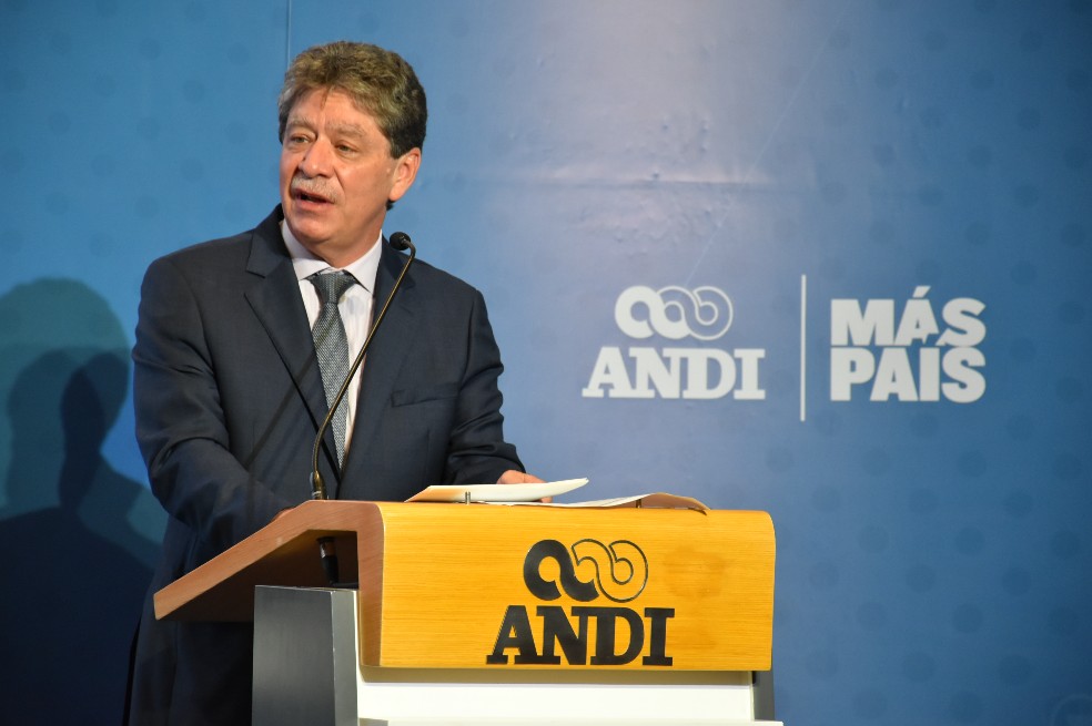 Empresarios piden primar el empleo sobre la política