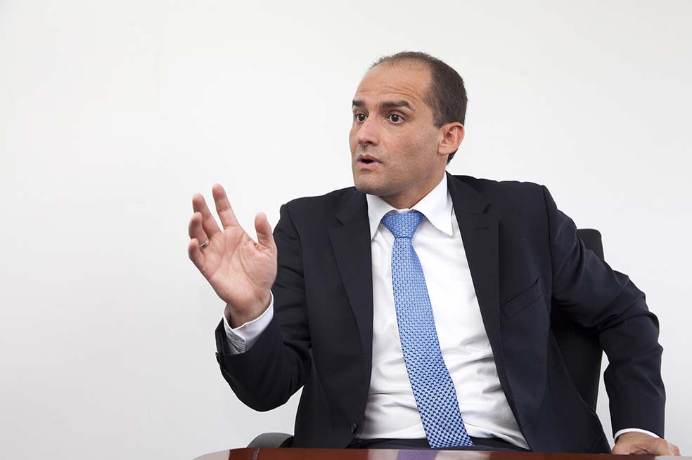 Primeros golpes a las finanzas del “Zar del Oro”