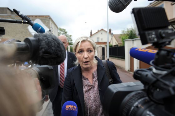 Marine Le Pen pide «cese inmediato de acogida de inmigrantes» en Francia