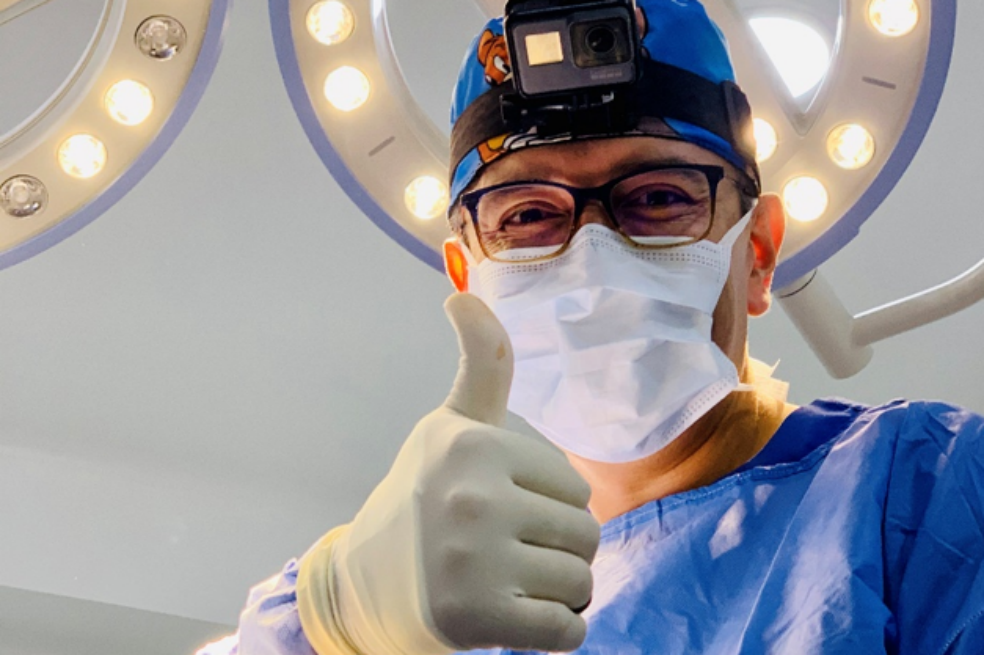 Mauricio Suárez.CortesíaVentajas que atrajeron a presentadoras famosas y actrices colombianas como Melisa Martínez, Alejandra Serje y Elianis Garrido, quienes han confiado en la experiencia y profesionalismo del Dr. Suárez que presta sus servicios únicamente en Bogotá. Entre los pacientes también se destacan extranjeros que vienen a Colombia en busca de los maravillosos resultados que se obtienen con el uso de la Rinoplastia Ultrasónica.