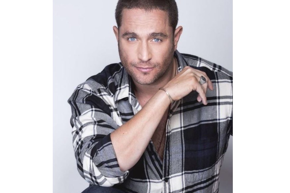 Michel Brown es considerado uno de los galanes de la televisión. Gracias a eso, ha logrado interpretar a grandes personajes y, también, protagonizar algunas producciones, demostrando también, su versatilidad a la hora de actuar.