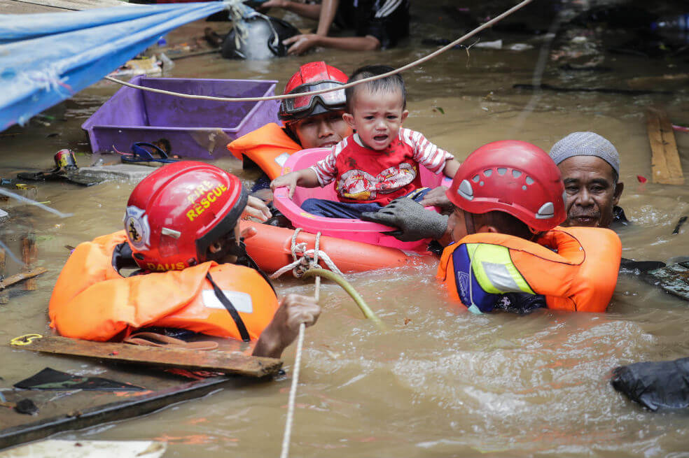 Inundaciones en Indonesia dejan hasta ahora 21 muertos y 30.000 personas sin hogar