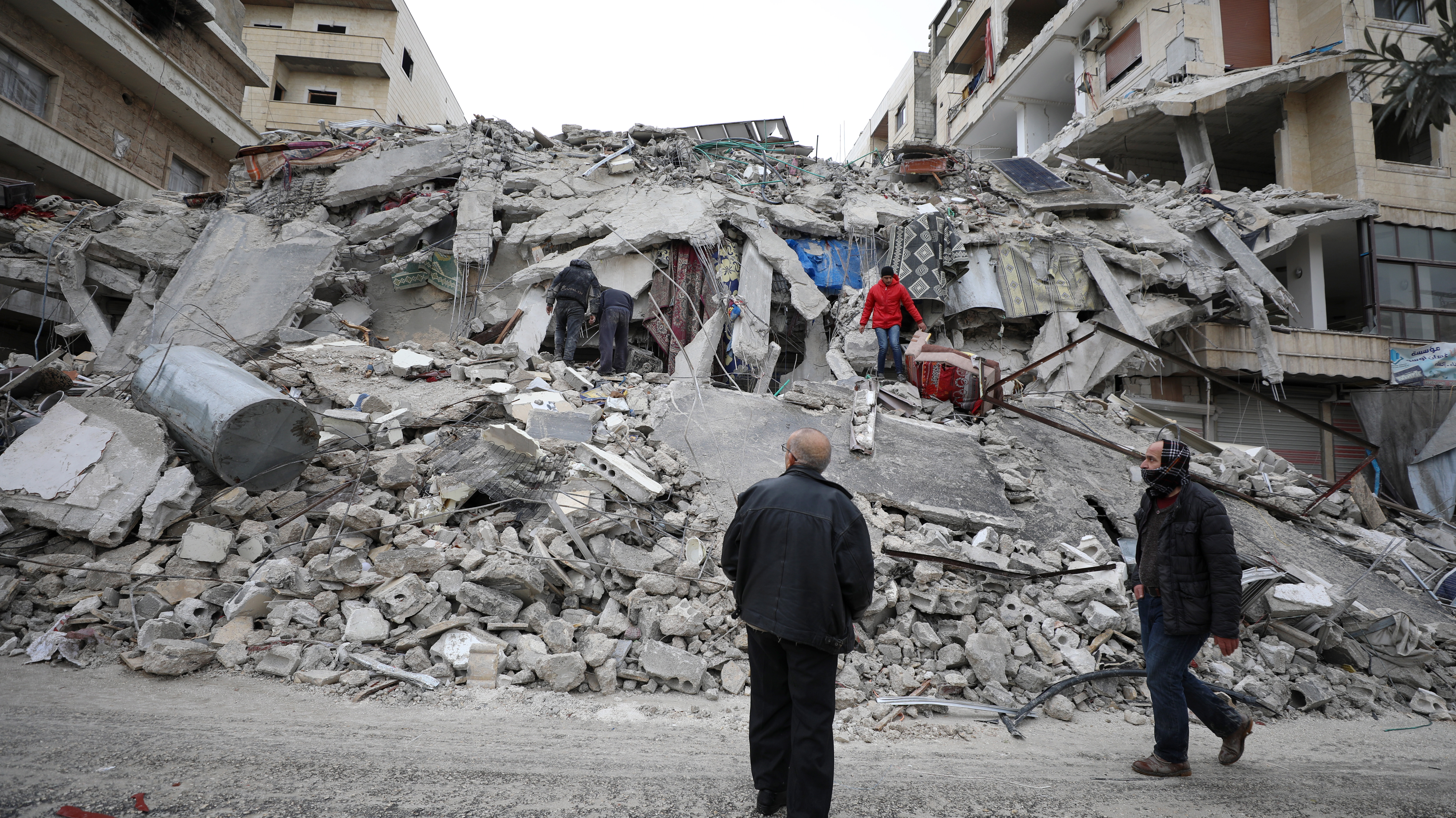 “Siete miembros de mi familia están bajo los escombros”, víctima del terremoto