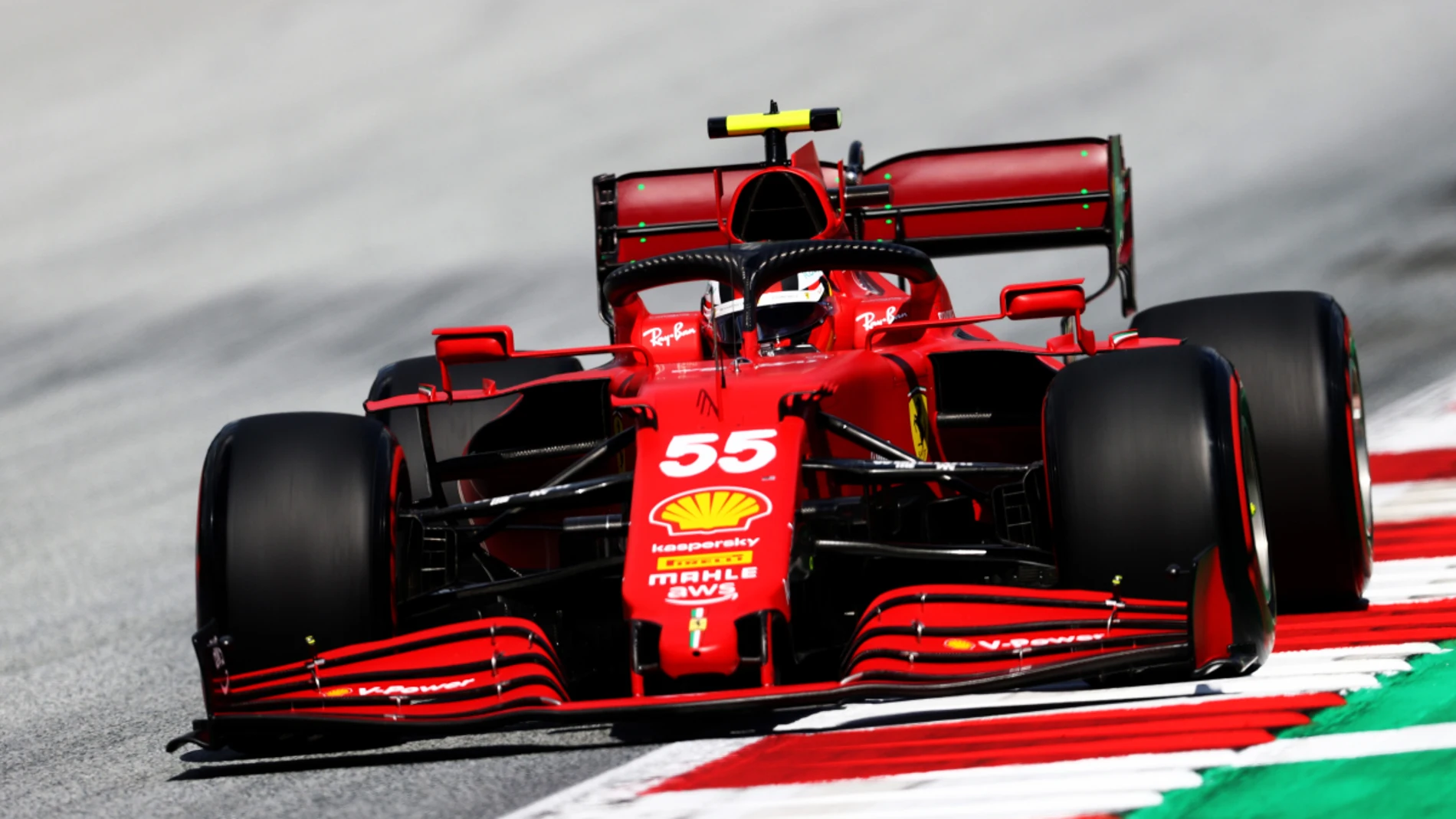 Sainz y Ferrari aprietan el acelerador mientras Red Bull y Verstappen pausan
