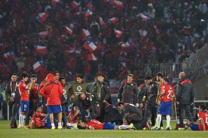 Chile apelará sanción de la FIFA por cantos discriminatorios de sus hinchas