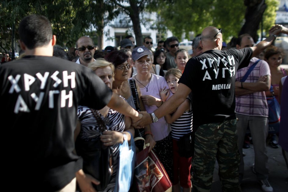 Comida gratis en Grecia pero a cambio de adoctrinamiento neonazi