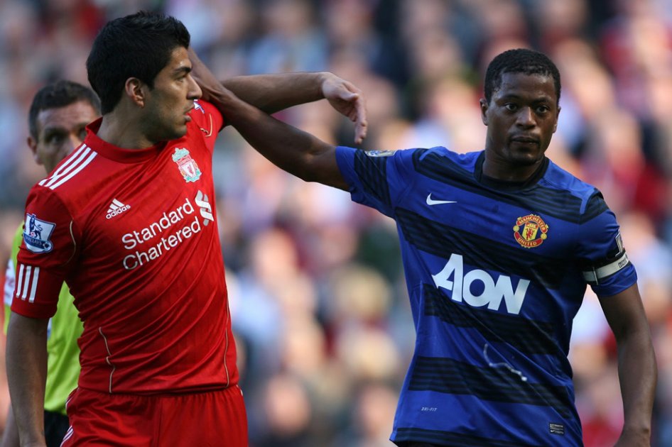 Evra y Luis Suárez, un saludo pendiente
