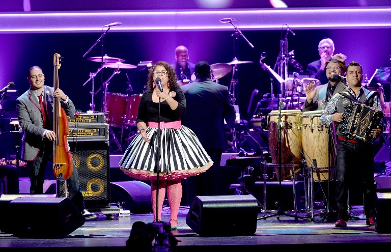 Presentación de La Santa Cecilia en los Grammy.