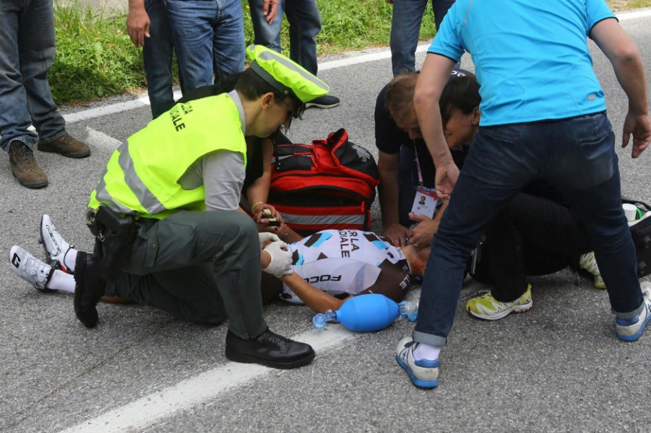 Domenico Pozzovivo sufrió una fuerte caída en la etapa 3 del Giro de Italia. Foto: EFE