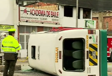 16 niños heridos tras volcamiento de ruta escolar