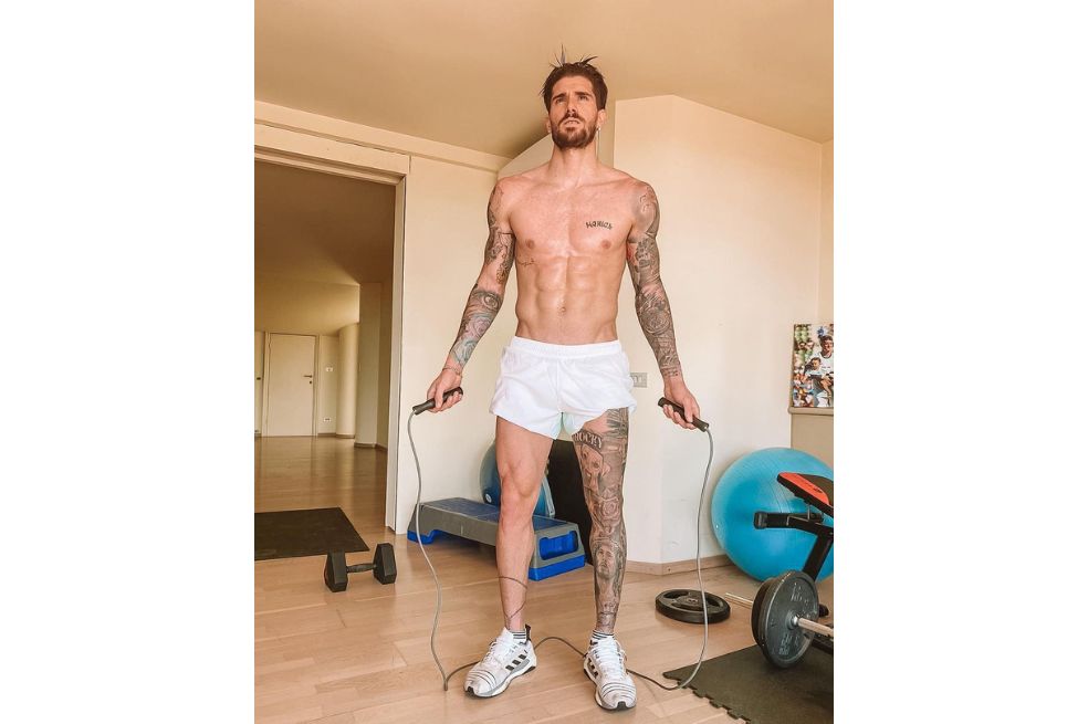 El futbolista argentino, Rodrigo De Paul, y novio de la cantante Tini, sigue sonando después de la final del mundial de Qatar por ser el más lindo del torneo.