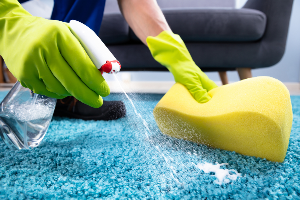 ¿Cómo limpiar los tapetes y alfombras con agua y vinagre?