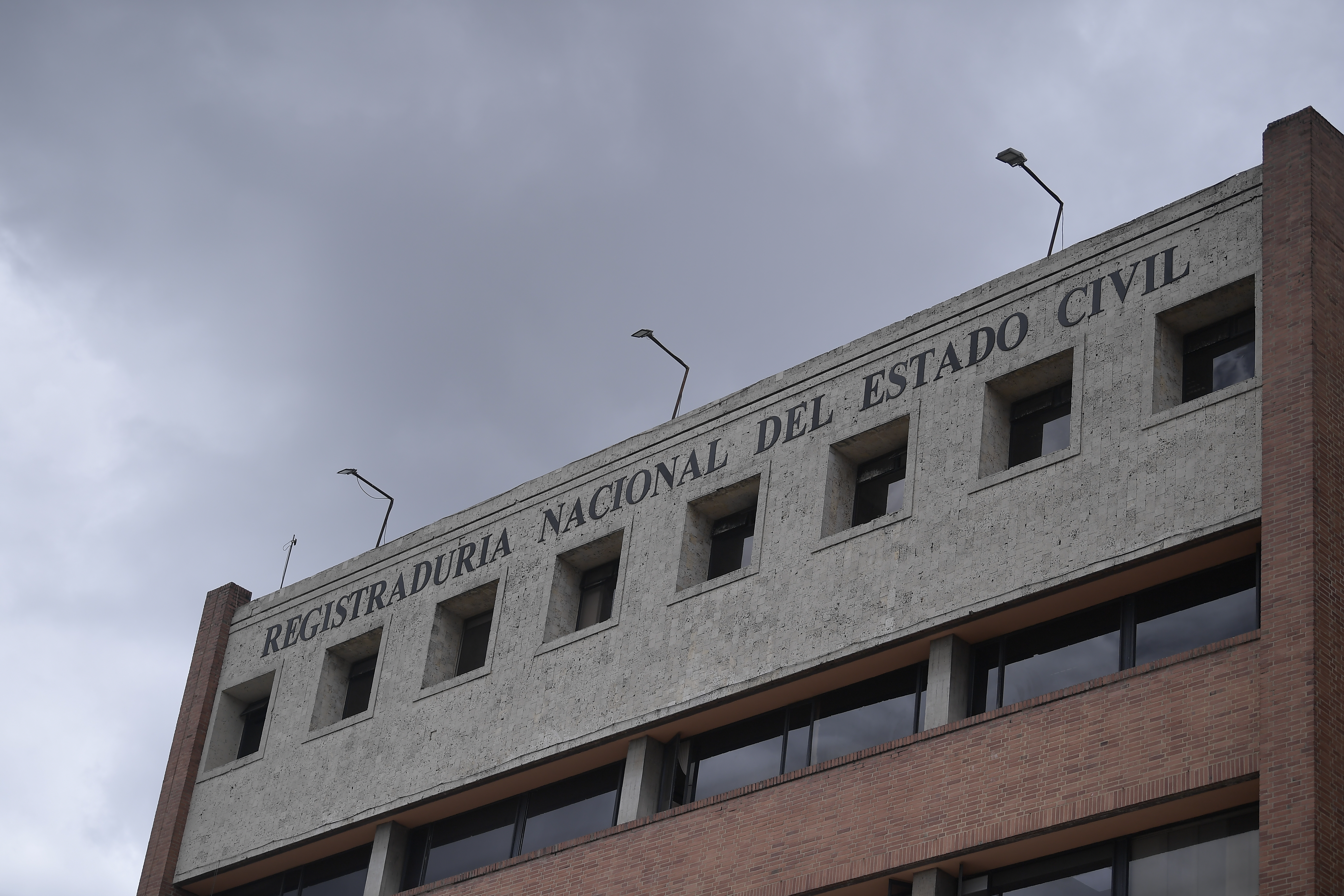 Vuelve y juega: Thomas Greg se quedó con el contrato para las elecciones de 2026