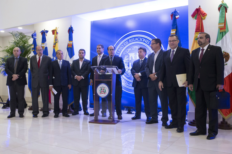 Oposición venezolana suspende reunión en Dominicana pero mantiene diálogo