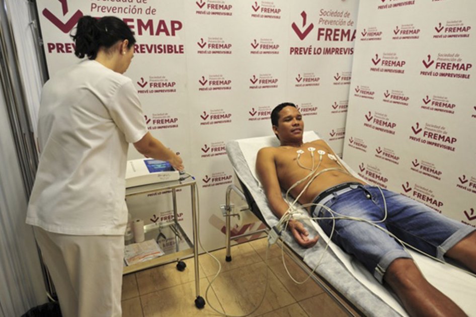 Carlos Bacca se incorporó a los entrenamientos del Sevilla