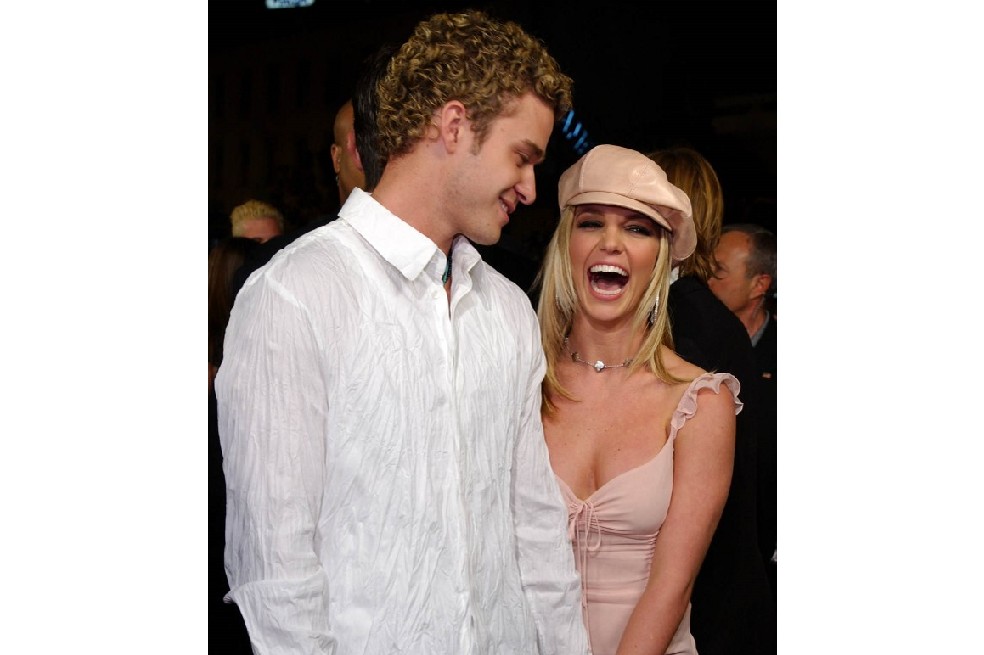 Foto tomada el 11 de febrero de 2002 en la que Justin Timberlake, cuando hacía parte del grupo NSYNC, acudió con Britney Spears a la premier de “Crossroads” en Los Ángeles, Estados Unidos.