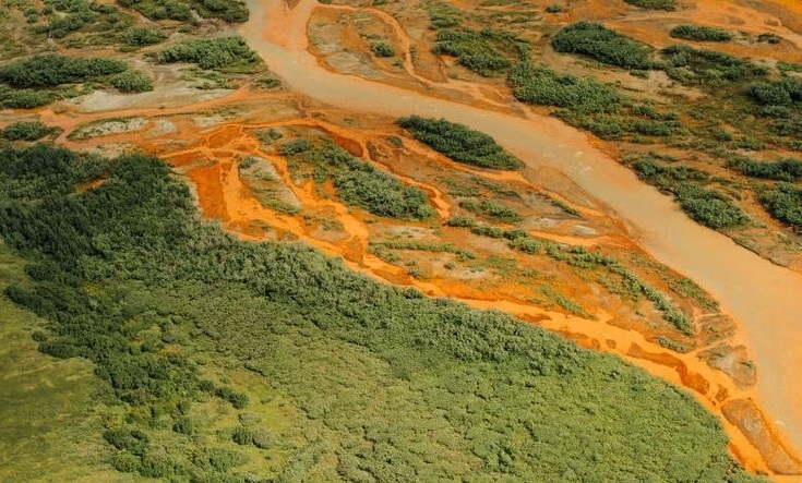 Ríos que se tornan naranja en el Ártico: una señal del calentamiento global