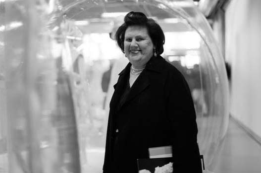 Suzy Menkes, la reconocida experta en moda subastará su armario