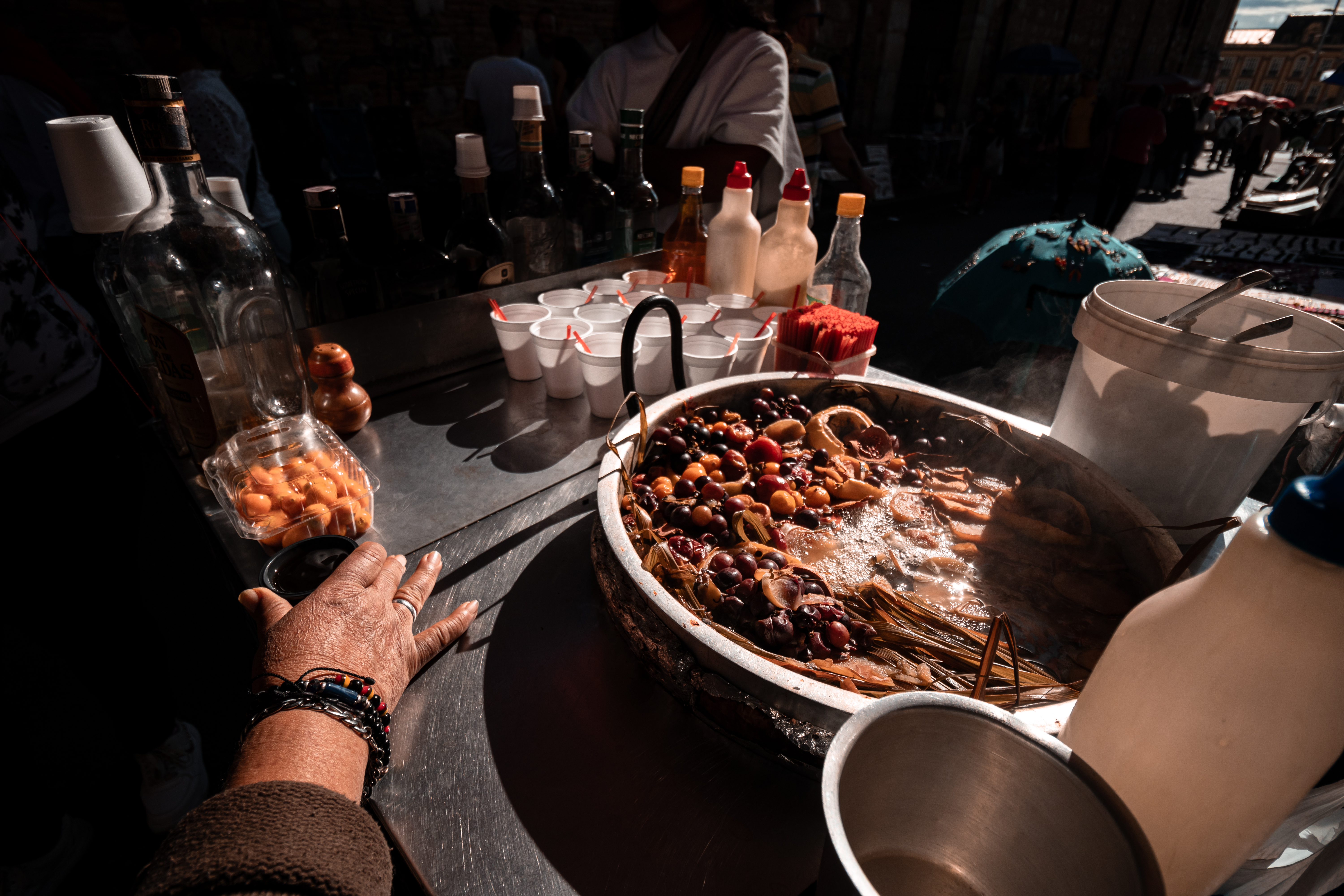 En "El punto del canelazo y la aromática", se ofrecen varios productos para todos los gustos.