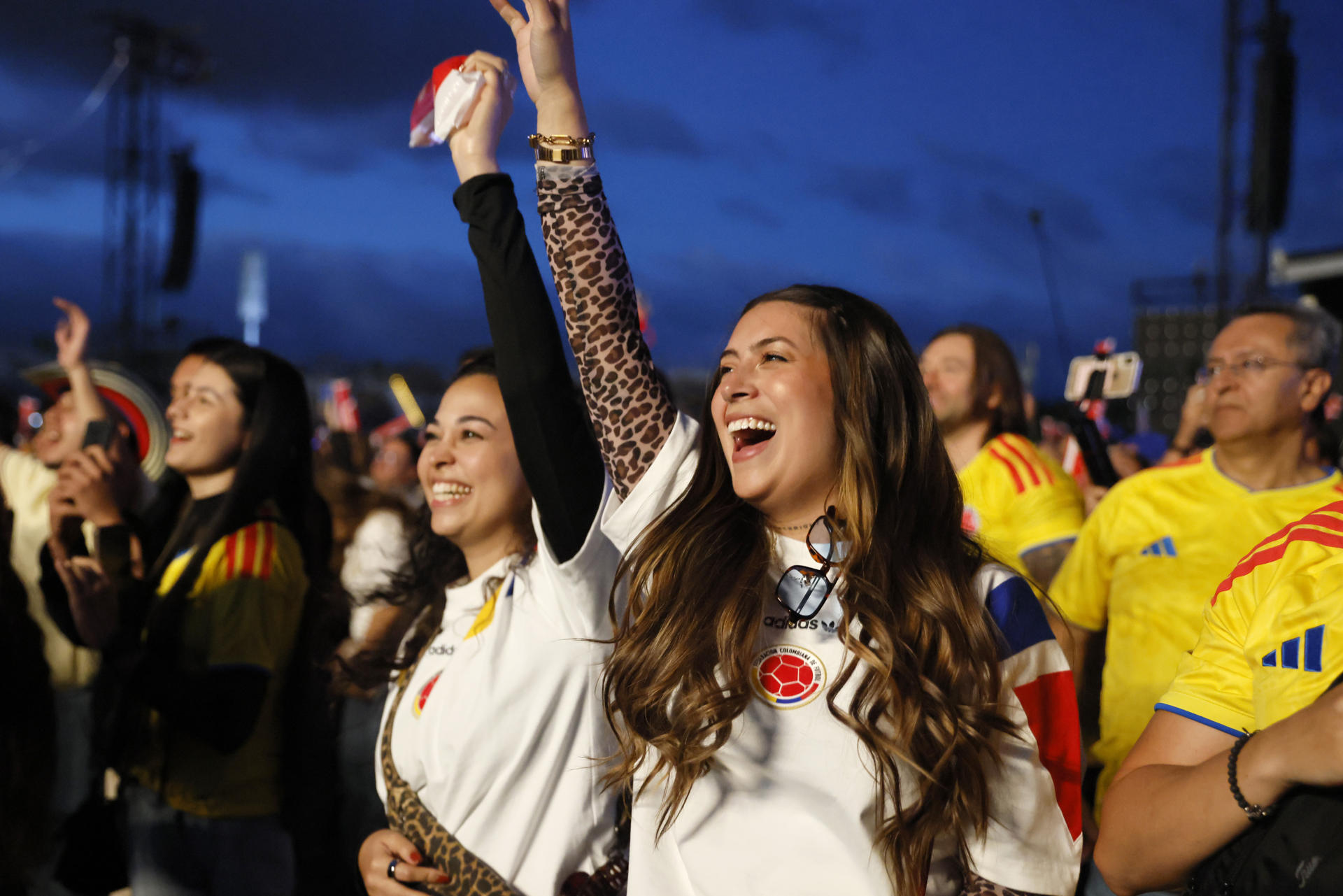 El Mundial impulsa el comercio en Bogotá: ventas suben más de 50 % con la Selección Colombia