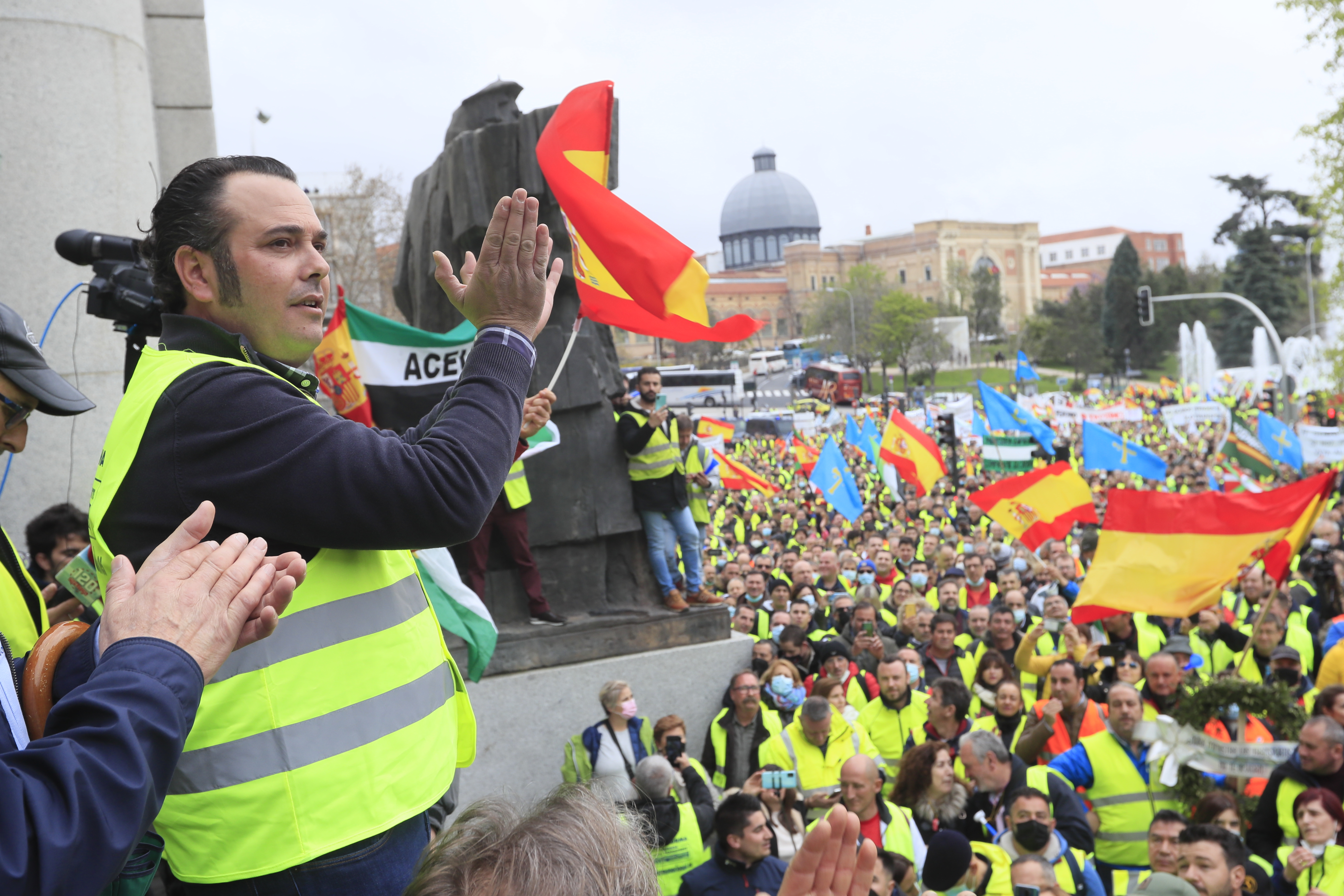 Estas son las razones por las cuales están protestando los camioneros en España