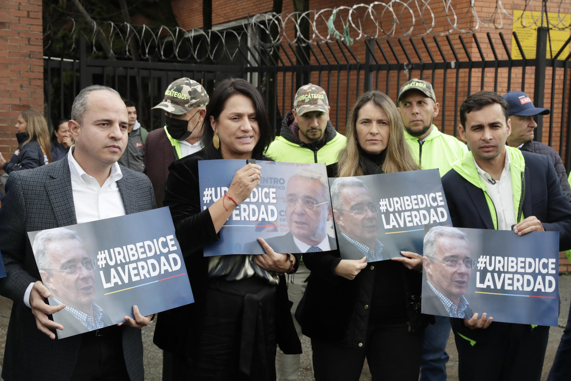 Uribe alista reunión en Rionegro con su bancada para hablar de juicio en su contra y de campaña