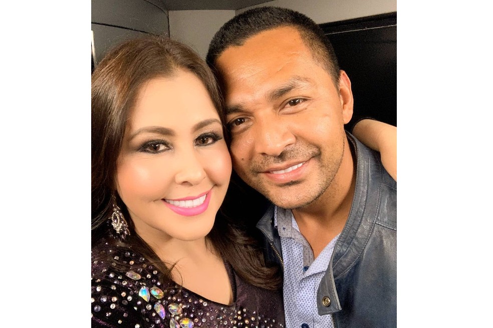 Aunque Wilfredo es mánager, no trabaja con más artistas sino que solamente está enfocado en la carrera de Arelys. Él ha sido una de las personas que más ha confiado desde un principio en el talento de la antioqueña, pues sabía que llegaría lejos en la industria musical.