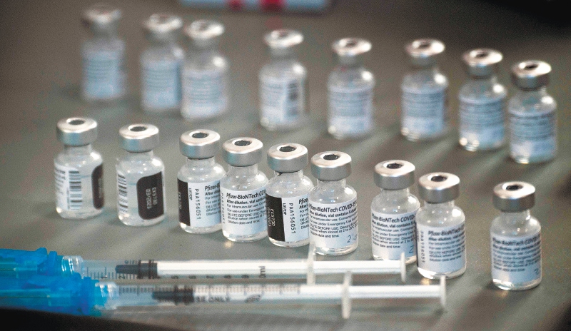Suministro de vacunas Pfizer a Europa se retrasa temporalmente