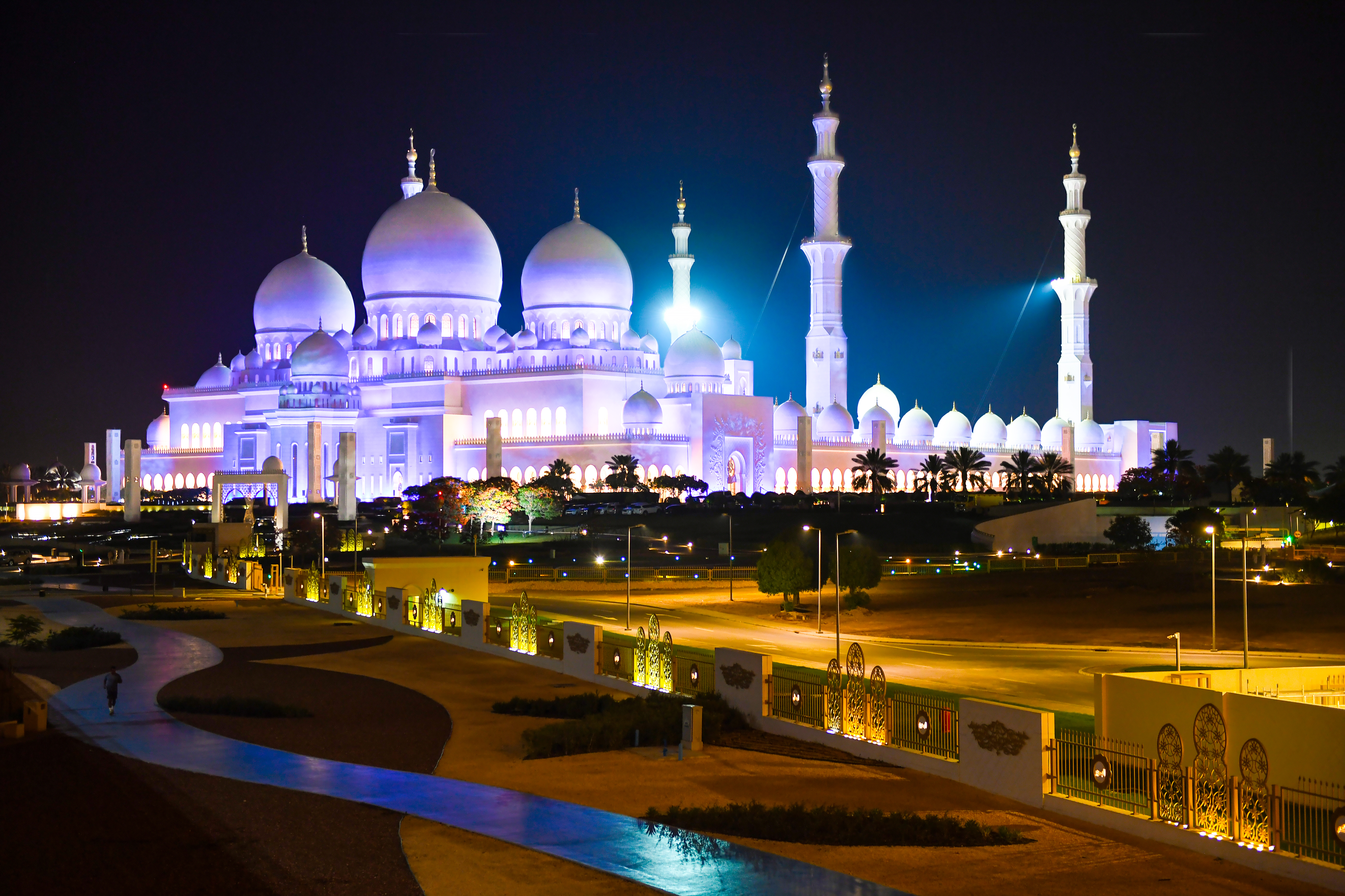 Cinco datos curiosos sobre la gran mezquita de Abu Dabi