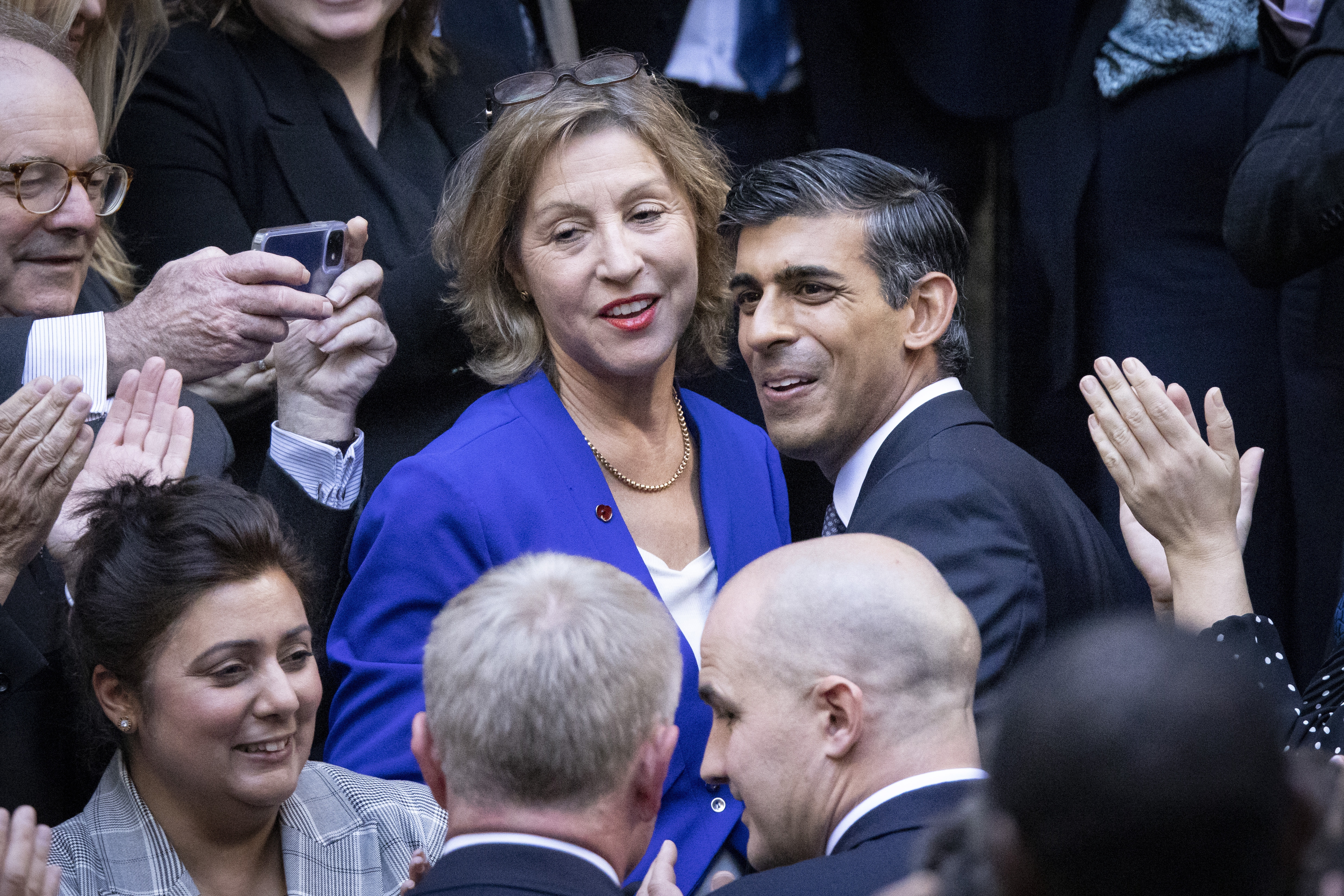 Rishi Sunak: ¿podrá el “brexitero” por excelencia sacar a Reino Unido de la crisis?
