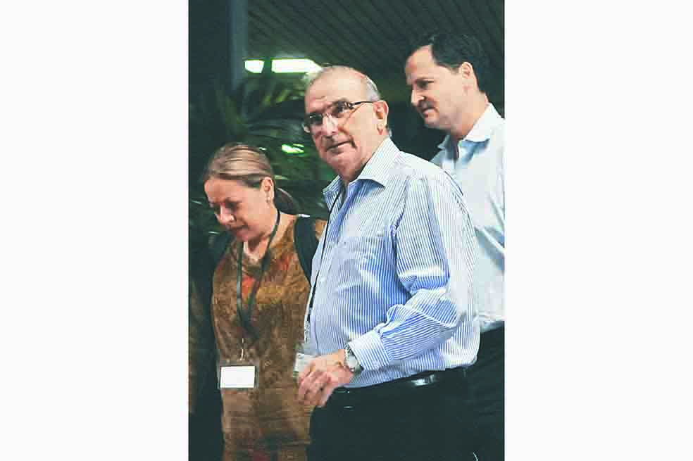 A intensificar los diálogos de paz