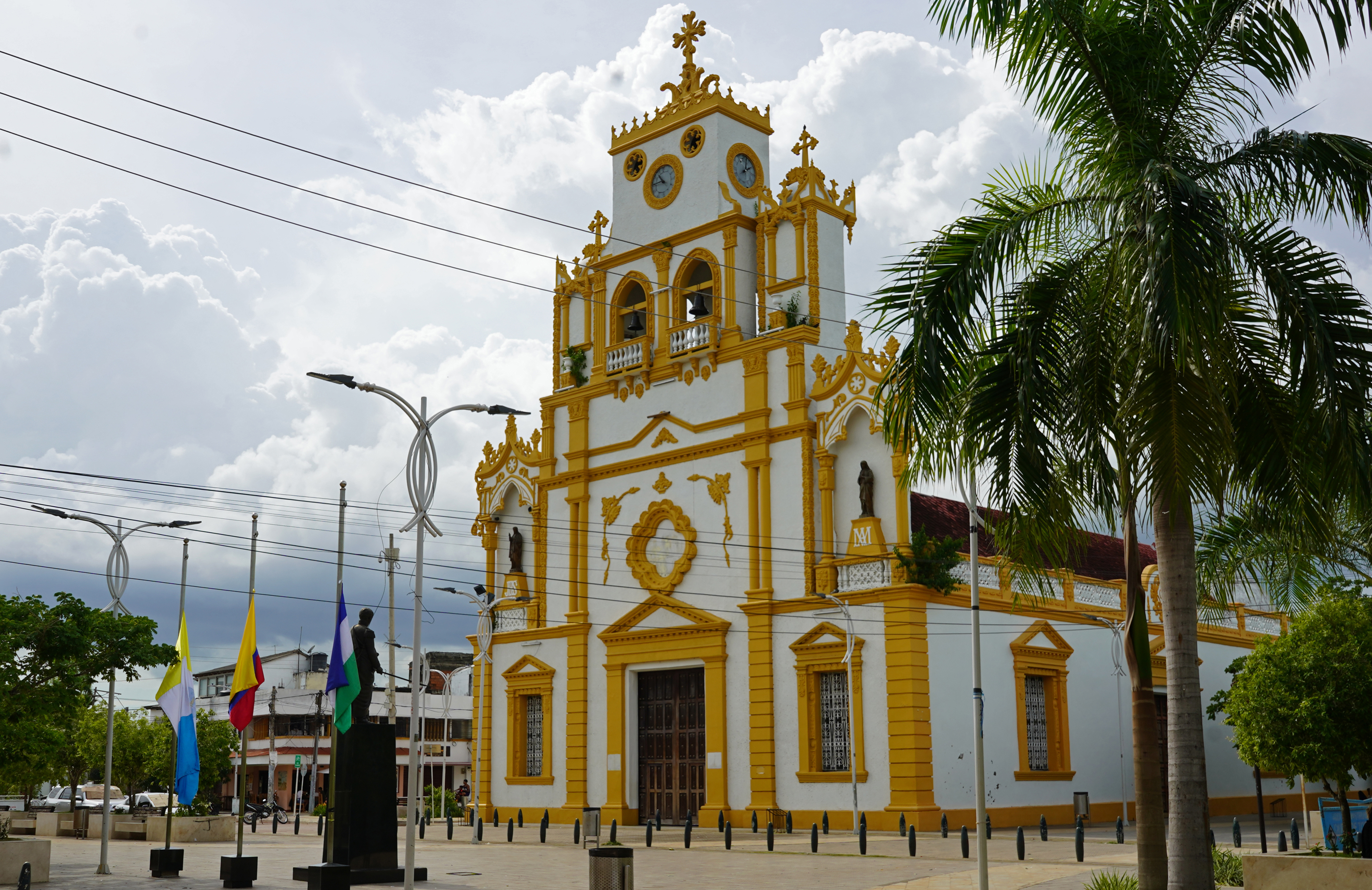 ACOMPAÑA CRÓNICA: COLOMBIA TAILANDIA CRIMEN. AME8971. SANTA CRUZ DE LORICA (COLOMBIA), 08/08/2023.- Fotografía de una iglesia el 7 de agosto de 2023, en Santa Cruz de Lorica (Colombia). El caluroso pueblo de Santa Cruz de Lorica, en el norte de Colombia, está conmocionado y de luto por el asesinato en Tailandia del cirujano plástico Edwin Arrieta, definido por su hermana como "el motor de la familia" y cuyo crimen se ha atribuido el español Daniel Sancho, hijo del actor Rodolfo Sancho. EFE/ Sandra Márquez