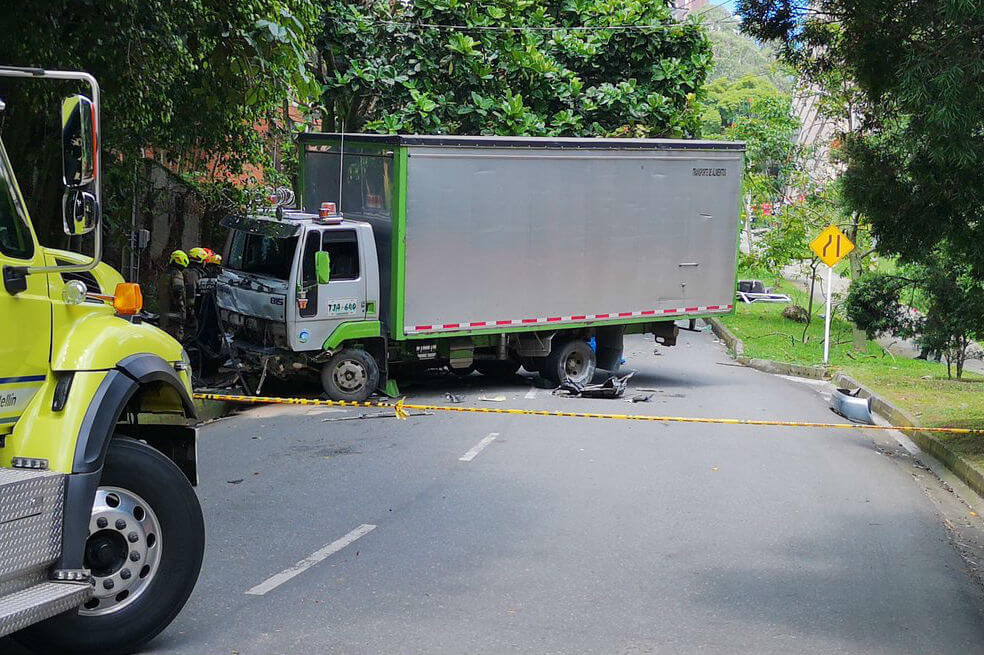 Accidente de tránsito deja 10 heridos y un muerto en el barrio El Poblado, de Medellín