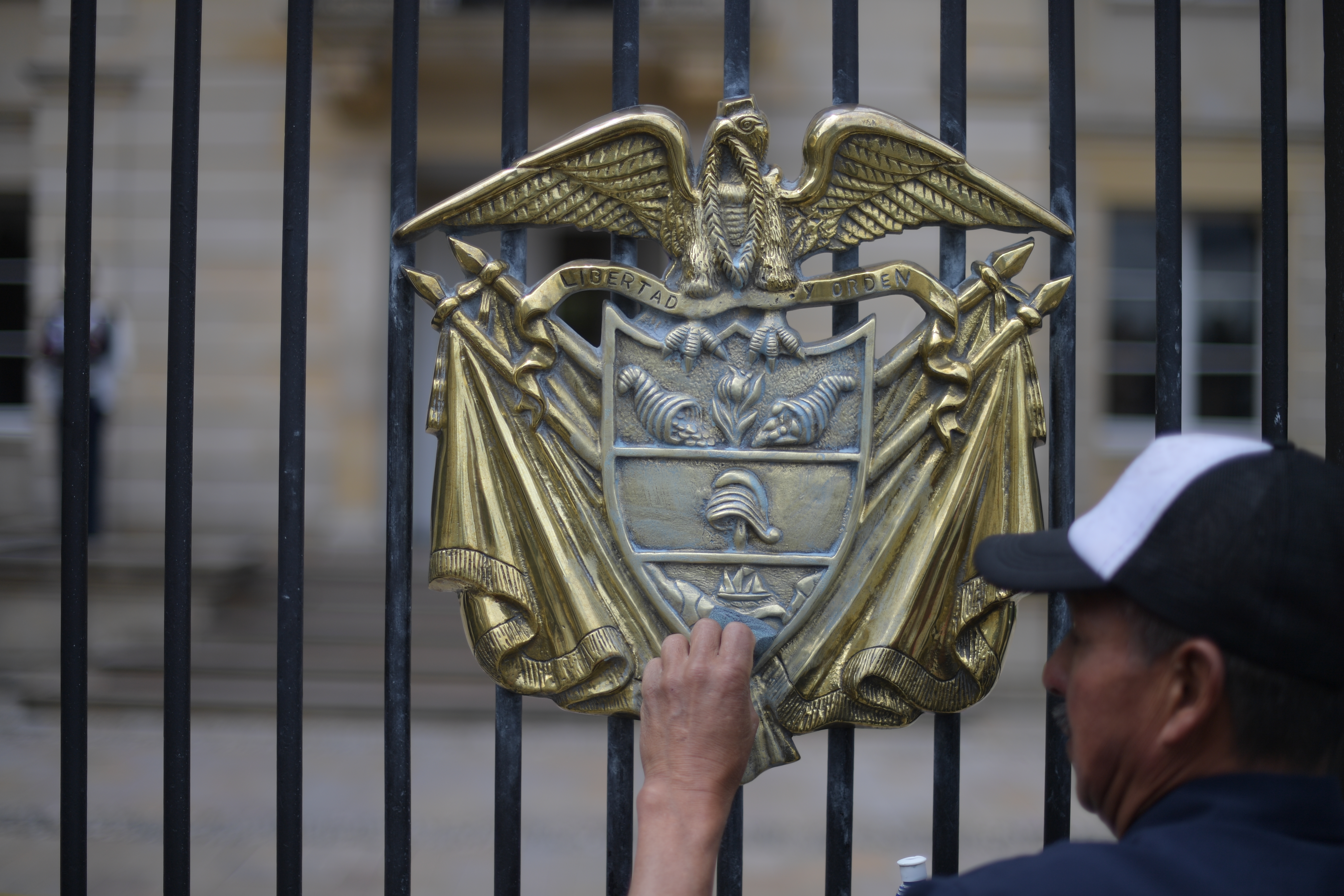 Escudo de Colombia en la reja de la Casa de Nariño.