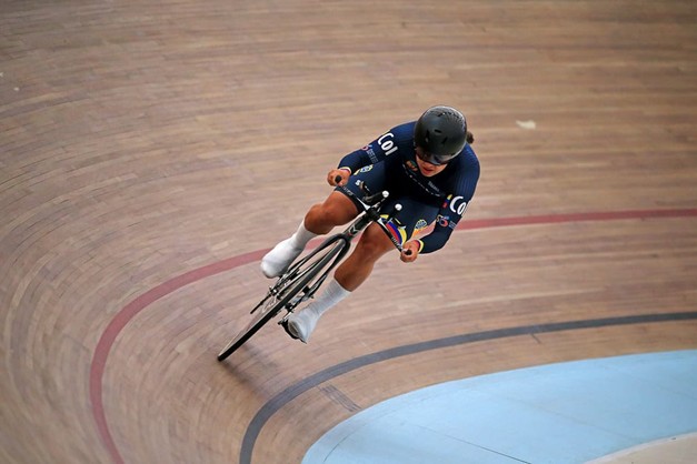 ¡Valeria Hernández voló en Países Bajos y se llevó la plata en el keirin junior!