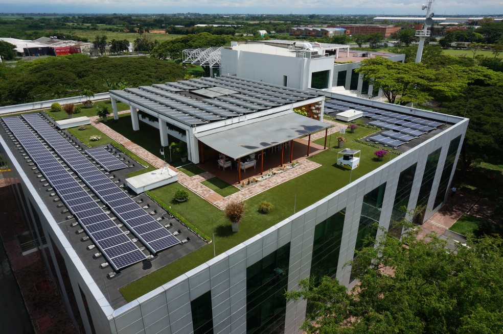 La compañía está instalando paneles para industrias, comercios y unidades residenciales en Colombia. / Cortesía