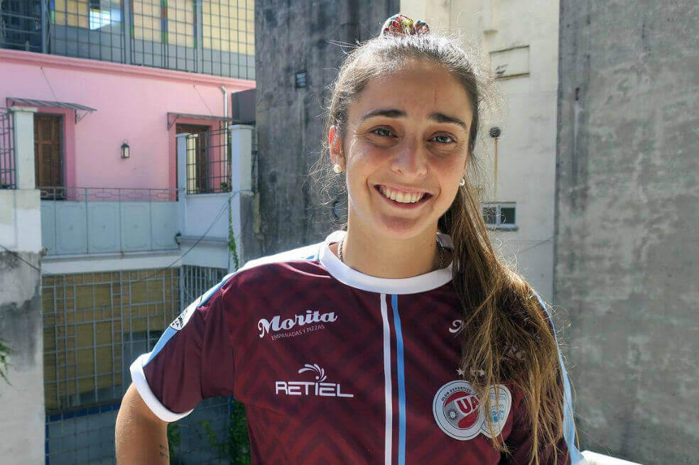 Futbolista argentina, que lucha por garantías laborales para las mujeres, fue amenazada de muerte