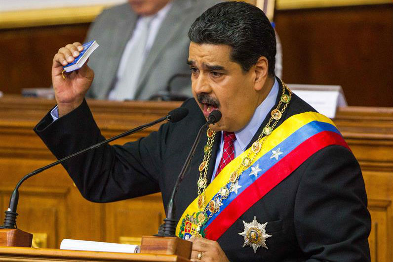Maduro dice que grupo de Óscar Pérez pretendía explotar carro bomba en Caracas