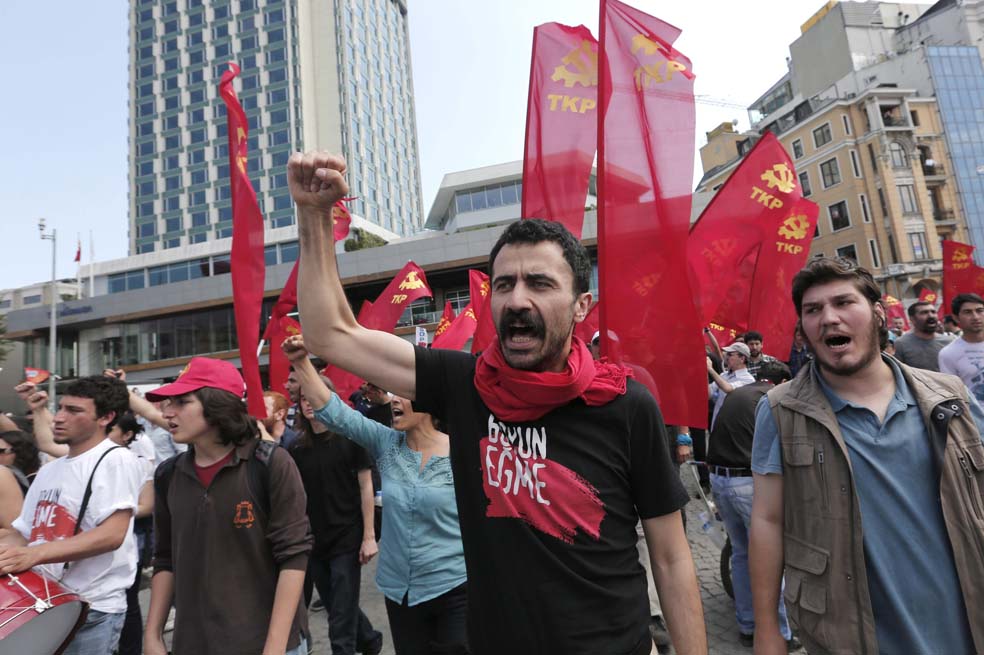 "¡Tayyip, dimisión!"
