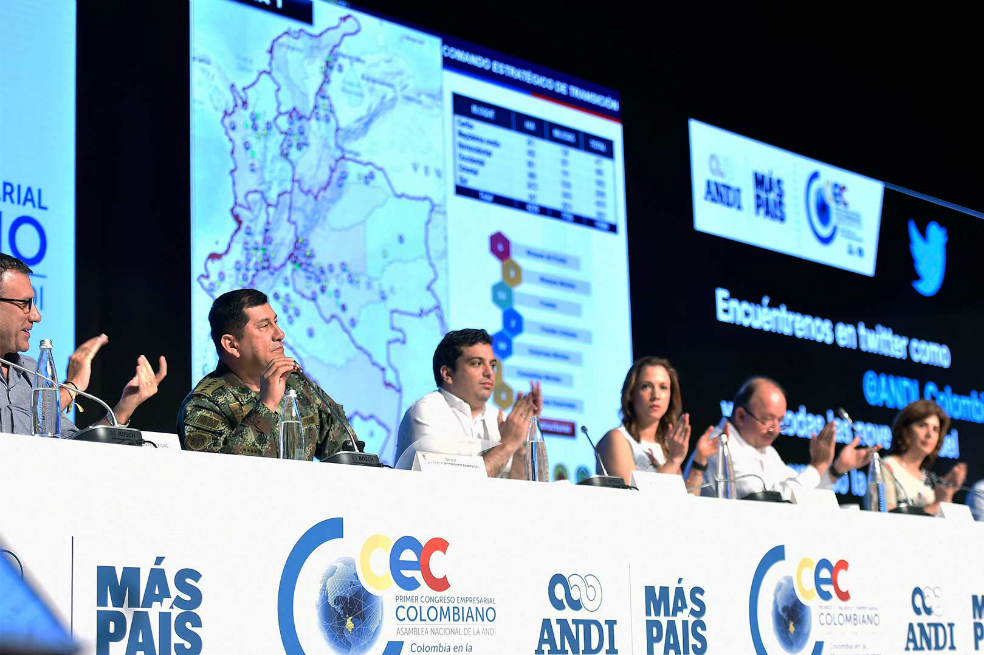 Las frases de paz que retumbaron durante el encuentro de industriales y empresarios
