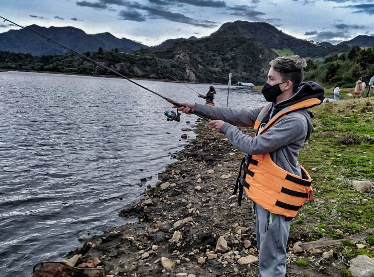 Empieza la prohibición de pesca deportiva en parques ecoturísticos de Cundinamarca