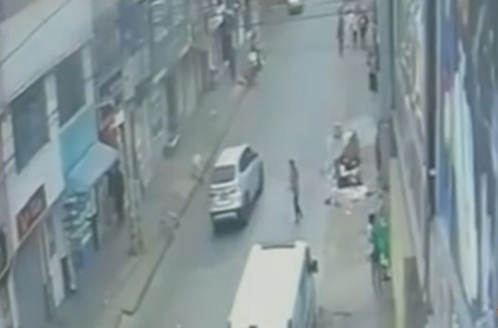 Menor fue atropellado por una mujer en el Sur, ella se escapó y la Policía no ayudó